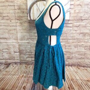 Free People Sleeveless Lace Dress w/Cut Out Sides Size 6